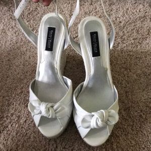 NEVER WORN! White wedges!